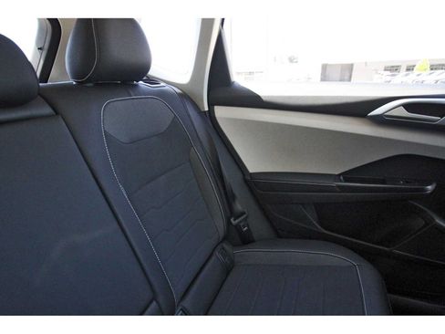 Used 2026 Volkswagen Taos SE FWD image 10