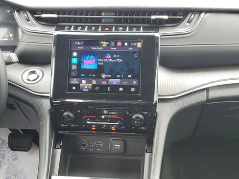 Used 2024 Jeep Grand Cherokee L Laredo AWD/4WD image 30