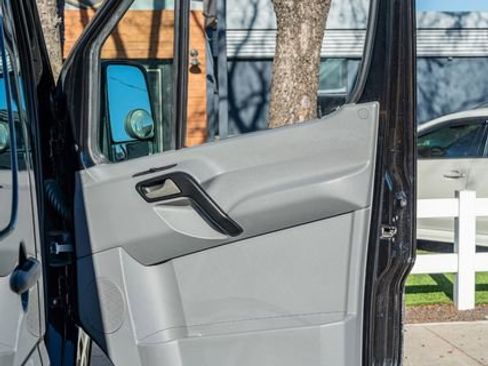 Used 2016 Mercedes-Benz Sprinter 3500 image 35