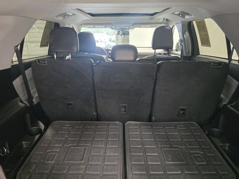 Used 2021 Ford Explorer XLT w/ Equipment Group 202A RWD image 11