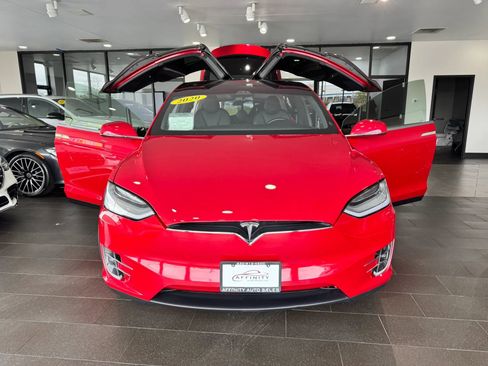 Used 2020 Tesla Model X image 44