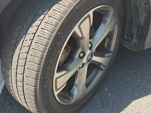 Used 2017 Ford Escape SE w/ Equipment Group 201A FWD image 19