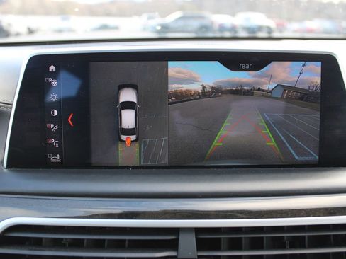 Used 2018 BMW 750i xDrive image 17