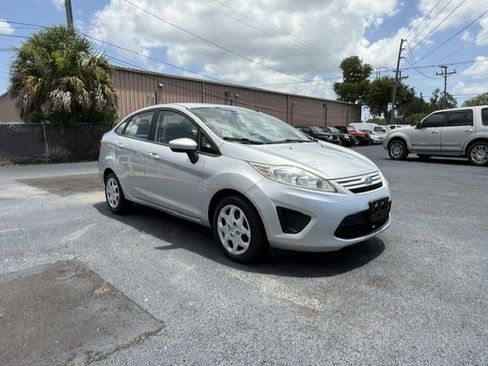 Used 2013 Ford Fiesta S w/ Convenience Pkg FWD image 4