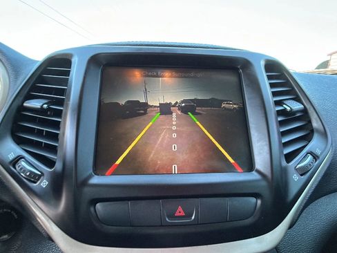 Used 2015 Jeep Cherokee Latitude w/ Cold Weather Group image 20