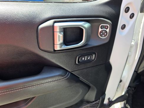 Used 2020 Jeep Wrangler Unlimited Sahara w/ Cold Weather Group AWD/4WD image 13