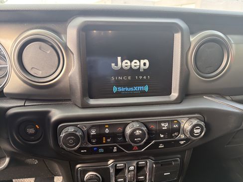 Used 2023 Jeep Wrangler Unlimited w/ Sun & Screen Package AWD/4WD image 15
