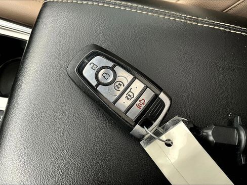 Used 2021 Ford Explorer Limited w/ Equipment Group 301A AWD/4WD image 35