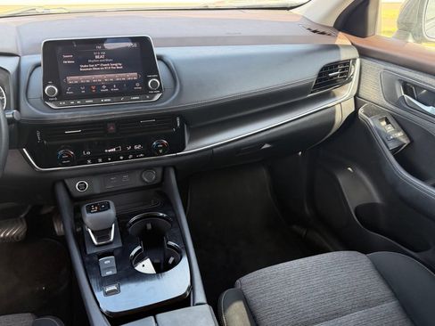 Certified 2022 Nissan Rogue SV FWD image 12