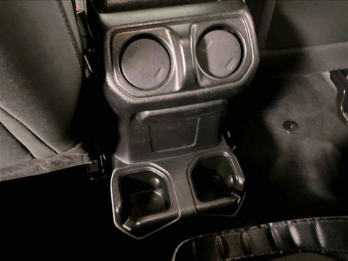 Used 2021 Jeep Wrangler Sport image 27