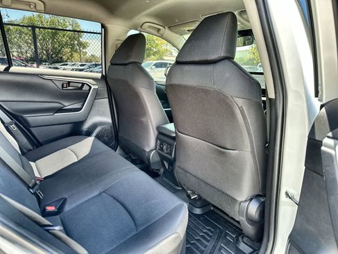 Used 2024 Toyota RAV4 LE AWD/4WD image 18