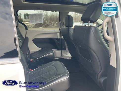 Used 2024 Chrysler Pacifica Limited FWD image 22