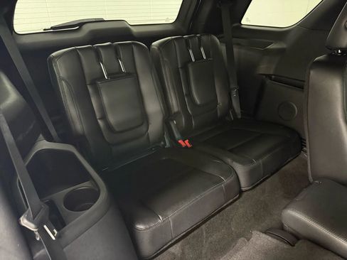 Used 2016 Ford Explorer XLT w/ Equipment Group 202A image 39