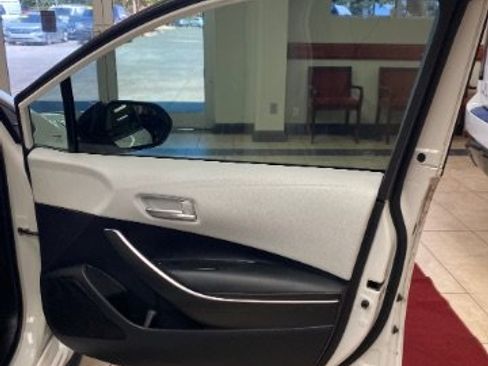 Used 2021 Toyota Corolla SE FWD image 11