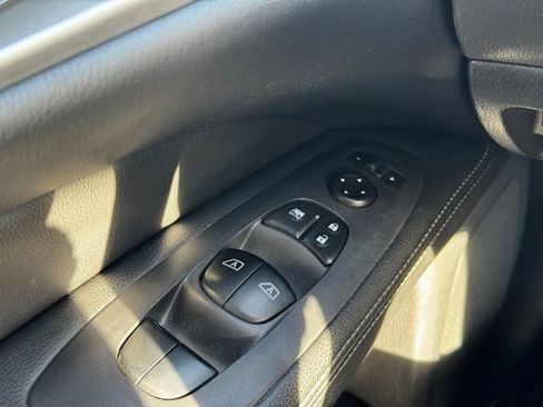 Used 2018 Nissan Pathfinder SL image 33