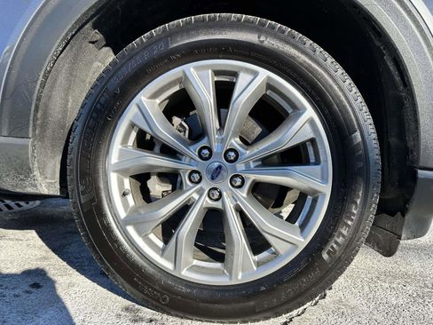 Used 2023 Ford Explorer XLT w/ Equipment Group 202A image 7