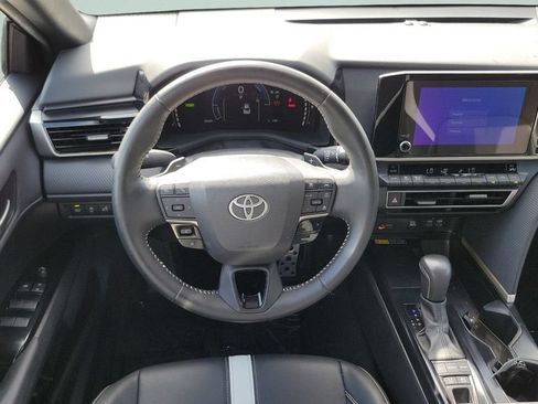 Used 2025 Toyota Camry SE FWD image 12