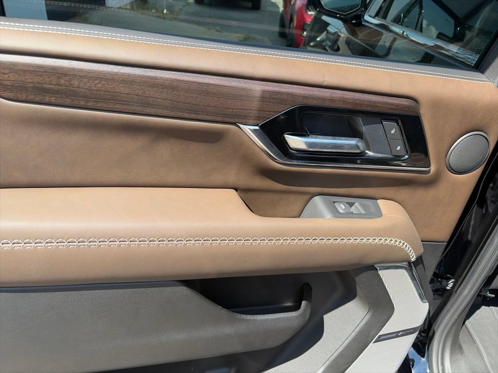 Used 2025 GMC Yukon XL Denali Ultimate w/ LPO, Floor Liner Package AWD/4WD image 12
