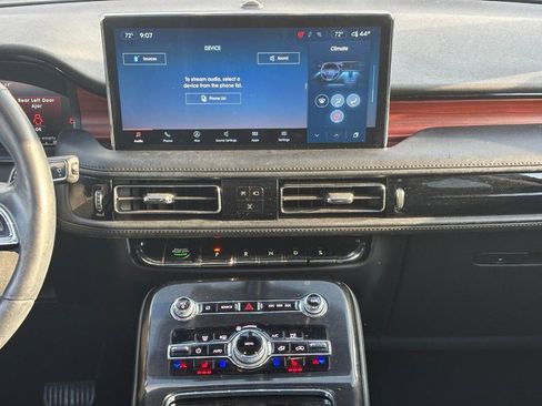 Used 2022 Lincoln Nautilus Reserve image 13