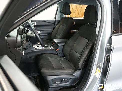 Used 2022 Ford Explorer XLT AWD/4WD image 11