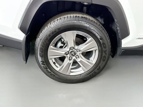 Used 2024 Toyota RAV4 LE AWD/4WD image 32