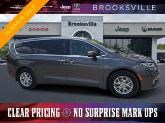 Used 2023 Chrysler Pacifica Touring-L FWD video 1