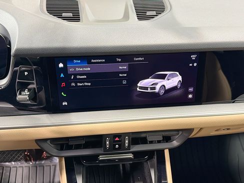 Used 2025 Porsche Cayenne image 29