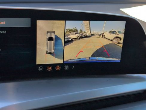 Used 2026 Cadillac Vistiq Sport image 15