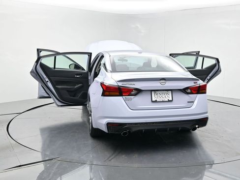 Used 2024 Nissan Altima 2.0 SR FWD image 28