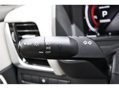 Used 2025 Nissan Rogue SL FWD image 11