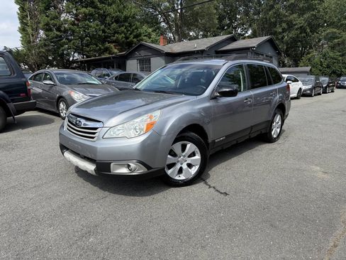 Used 2011 Subaru Outback 2.5i Limited AWD/4WD image 1