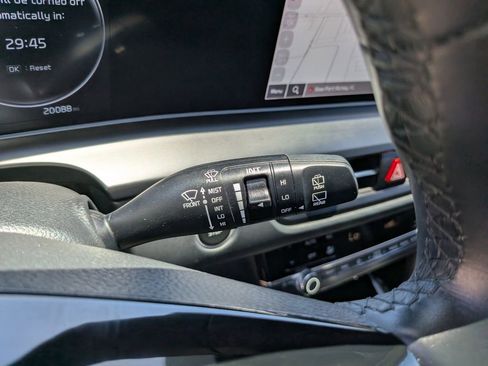 Certified 2025 Kia Seltos EX FWD image 33