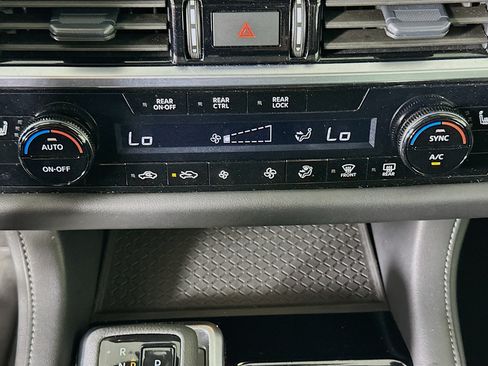 Used 2025 Nissan Pathfinder SV AWD/4WD image 23