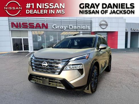 New 2026 Nissan Rogue Platinum image 2