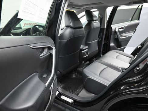 Used 2023 Toyota RAV4 XLE Premium image 16