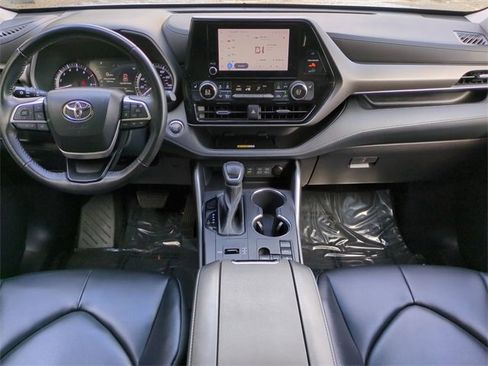 Certified 2023 Toyota Highlander XLE image 15