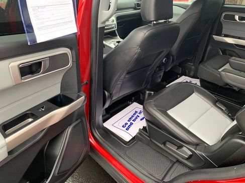 Used 2022 Ford Explorer XLT w/ Equipment Group 202A image 12