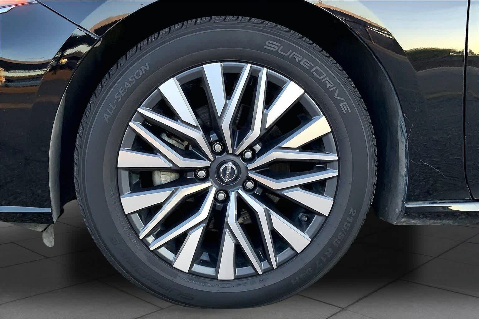 Used 2025 Nissan Altima 2.5 SV FWD image 10