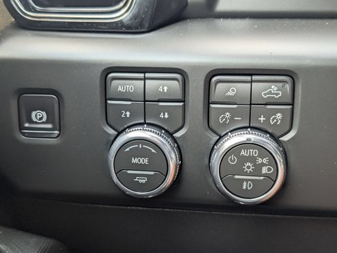 Used 2026 GMC Sierra 1500 AT4X w/ LPO, Black Badging Package AWD/4WD image 21