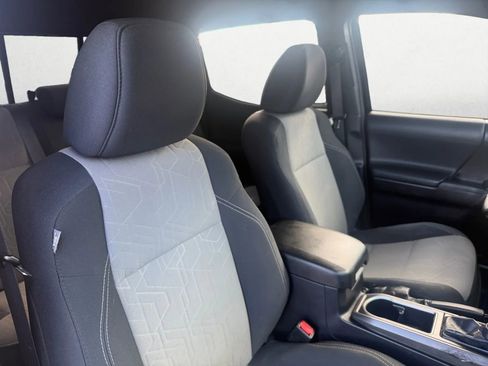 Used 2020 Toyota Tacoma TRD Off-Road image 28