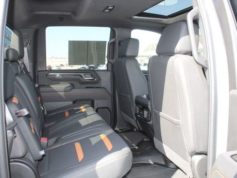 Used 2025 GMC Sierra 2500 AT4 w/ AT4 Premium Plus Package AWD/4WD image 18