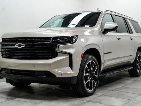 Used 2024 Chevrolet Suburban RST image 6