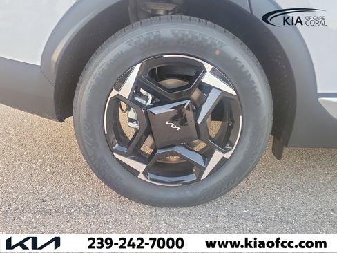 New 2026 Kia Sportage EX w/ EX Panorama Roof Package FWD image 9
