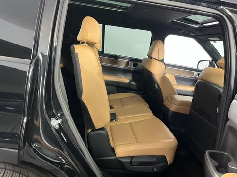 Used 2024 Hyundai Santa Fe Limited image 31