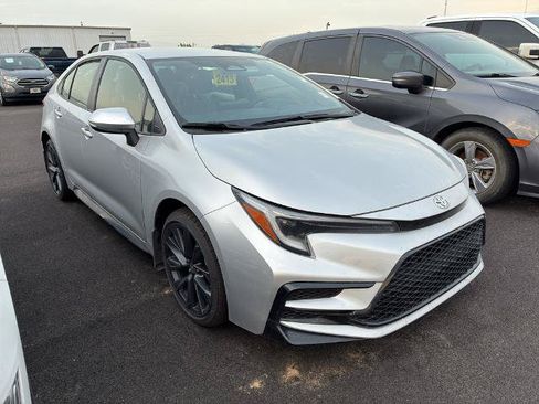 Used 2026 Toyota Corolla SE FWD image 2