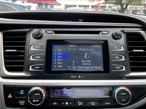Used 2015 Toyota Highlander Plus FWD image 30