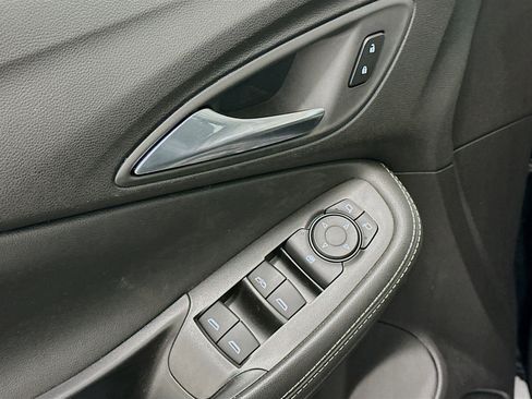 Used 2025 Buick Encore GX Preferred AWD/4WD image 15