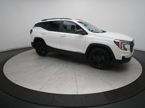 Used 2023 GMC Terrain SLE w/ Driver Convenience Package image 13