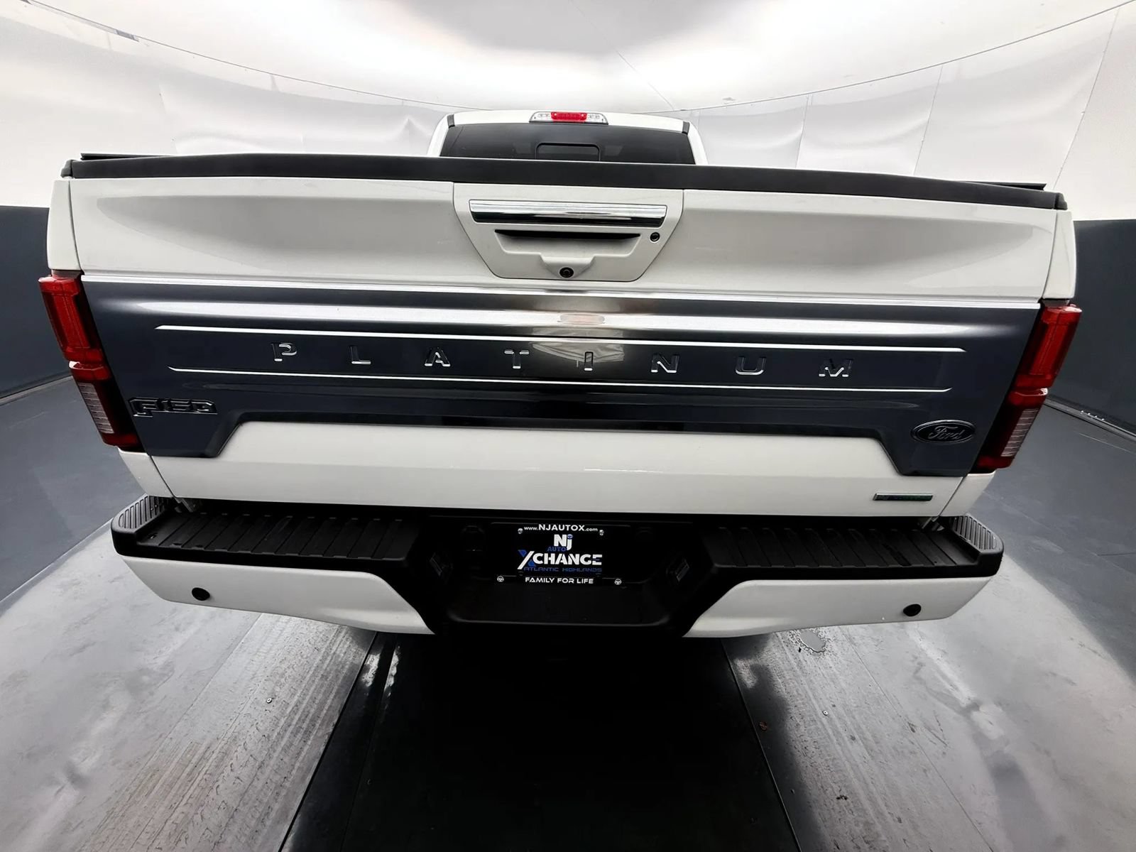 Used 2020 Ford F150 Platinum w/ Technology Package AWD/4WD image 5