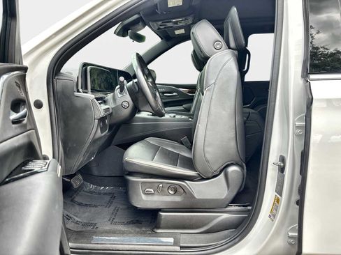 Used 2023 Cadillac Escalade Premium Luxury RWD image 2